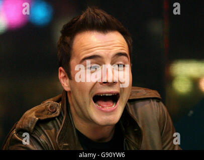 Westlife's Shane Filan während ihres Gastauftritts in MTV's TRL (Total Request Live) Show, live aus den MTV Studios in Leicester Square, Central London, Dienstag, 25. Oktober 2005. DRÜCKEN SIE VERBANDSFOTO. Bildnachweis sollte lauten: Anthony Harvey/PA Stockfoto