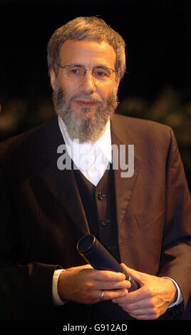 Der ehemalige Popstar Yusuf Islam, der früher als Cat Stevens bekannt war, erhält am Freitag, den 4. November 2005, eine Ehrendoktorwürde von der University of Gloucestershire. Siehe PA Geschichte BILDUNG Yusuf. DRÜCKEN SIE VERBANDSFOTO. Das Foto sollte lauten: David Jones/PA. Stockfoto