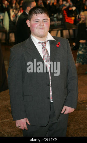 Jamie Waylett (der Vincent Crabbe spielt) kommt bei der Weltpremiere von 'Harry Potter und der Feuerkelch' auf dem Leicester Square in London an. Stockfoto