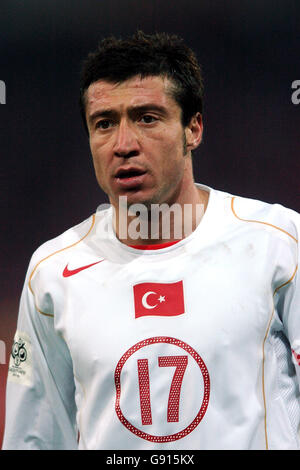 Fußball - WM 2006 Qualifikationsspiel - Europasektion - Play Off First Leg - Schweiz gegen Türkei - Stade de Suisse. Tomer Metin, Türkei Stockfoto