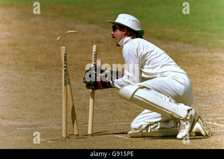 England Wicketkeeper Jack Russell versucht ein Stumpfen von West-Indien Schlagmann Clayton Lambert Stockfoto