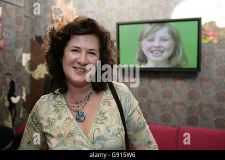 Alison Edgar, Gewinner der Hauptkatagorie für „From Here to Eternity“, bei den Kurzfilmpreisen „Nokia Shorts 2005“, The Hospital, 24 Endell Street, London WC2. Stockfoto