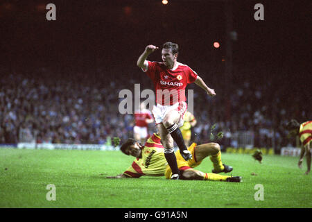 Fußball - European Cup Winners' Cup - erste Runde - Rückspiel - Manchester United V Athinaikos - Old Trafford Stockfoto