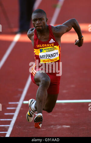 Leichtathletik - Norwich Union World & Commonwealth Trials und AAA Championships - Manchester Regional Arena. Während des Männer Triple Jump Stockfoto