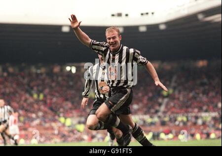 Fußball - Littlewoods FA Cup Halbfinale - Newcastle United / Sheffield United. Alan Shearer, Newcastle United, feiert das Tor des einzigen Spiels, das Newcastle zum FA-Cup-Finale schicken soll Stockfoto