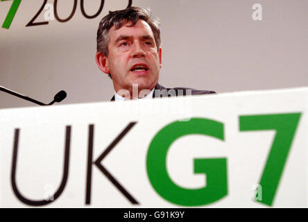 Der Schatzkanzler Gordon Brown hält am Ende des zweitägigen G7-Finanzministertreffens am Samstag, den 3. Dezember 2005, im Finanzgebäude in Zentral-London eine Pressekonferenz. Siehe PA Geschichte POLITIK G7. DRÜCKEN Sie VERBANDSFOTO. Das Foto sollte lauten: John Stillwell/Pool/PA Stockfoto