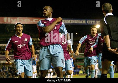 Fußball - FA Barclays Premiership - Birmingham City / West Ham United - St Andrews. Marlon Harewood (c) von West Ham United feiert sein Ziel Stockfoto