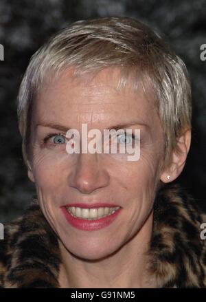 Annie Lennox kommt zur Nachpremiere nach der Royal Film Performance & Weltpremiere von „The Chronicles of Narnia“ aus Kensington Gardens, West London, am 7. Dezember 2005. DRÜCKEN SIE VERBANDSFOTO. Der Bildnachweis sollte lauten: Ian West/PA Stockfoto