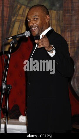 Schauspieler und Musiker Colin Salmon bei einem Abendessen, das vom Filmmagazin 'Factory' im Dorchester Hotel, im Zentrum von London, am Donnerstag, 8. Dezember 2005 veranstaltet wird. DRÜCKEN Sie VERBANDSFOTO. Bildnachweis sollte lauten: Yui Mok/PA Stockfoto