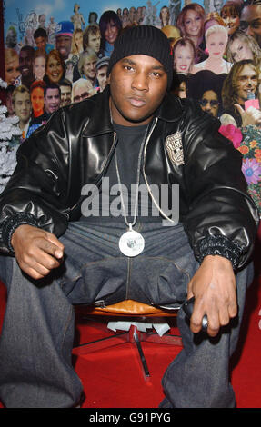 Young Jeezy während seines Gastauftritts in MTV's TRL (Total Request Live) Show, vom MTV's Leicester Square Studio, Central London, Montag, 12. Dezember 2005. DRÜCKEN Sie VERBANDSFOTO. Bildnachweis sollte lauten: Anthony Harvey/PA Stockfoto