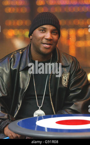 Young Jeezy während seines Gastauftritts in MTV's TRL (Total Request Live) Show, vom MTV's Leicester Square Studio, Central London, Montag, 12. Dezember 2005. DRÜCKEN Sie VERBANDSFOTO. Bildnachweis sollte lauten: Anthony Harvey/PA Stockfoto