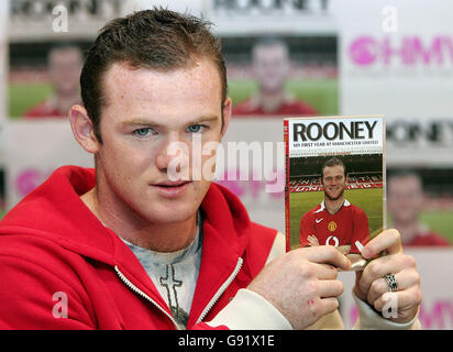 Wayne Rooney von Manchester United stellt seine neue DVD bei HMV, Manchester, vor. Stockfoto