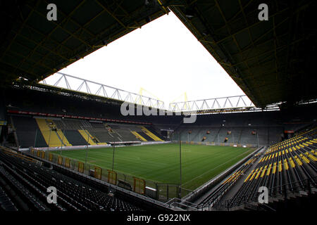 Fußball - FIFA Fußball-Weltmeisterschaft 2006 Stadien - Westfalenstadion - Dortmund. Gesamtansicht des Westfalenstadions Stockfoto