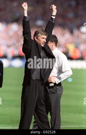 Fußball - Littlewoods-FA-Cup-Finale - Arsenal V Newcastle United Stockfoto