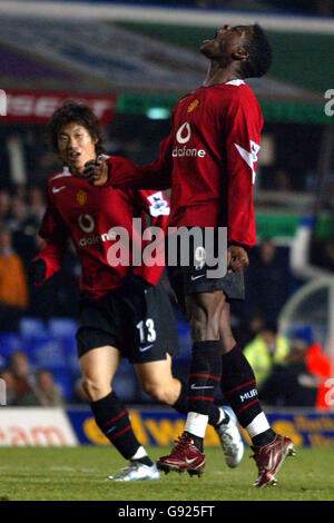 Fußball - Carling Cup - Viertelfinale - Birmingham City / Manchester United - St Andrews. Louis saha von Manchester United feiert das dritte Tor Stockfoto