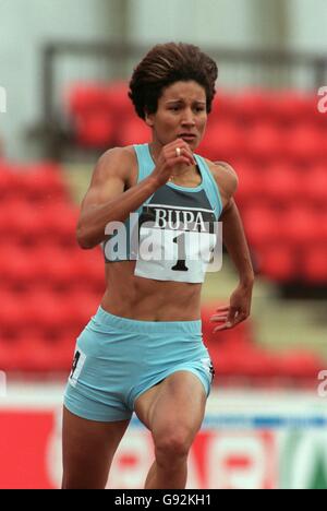 Leichtathletik - Bupa Spiele - Gateshead - 400-Meter-Hürdenlauf der Frauen Stockfoto