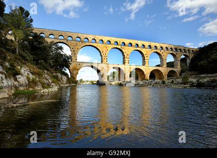 Römischer Aquädukt Pont du Gard, Frankreich. Diese Brücke ist ein UNESCO-Weltkulturerbe. Stockfoto