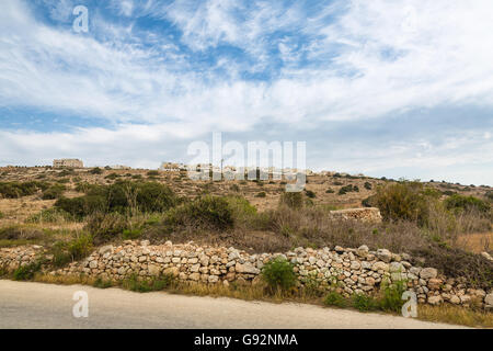 Rückgewinnung von steinigen Boden auf der Insel Malta ist hart für die kleinen Landwirte. Stockfoto