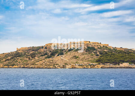 Blick auf die Insel Comino zwischen Malta und Gozo im Mittelmeer Stockfoto