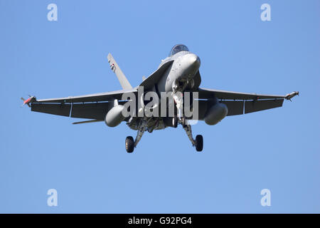 Finnische Luftwaffe f-18 Hornet Landung Stockfoto