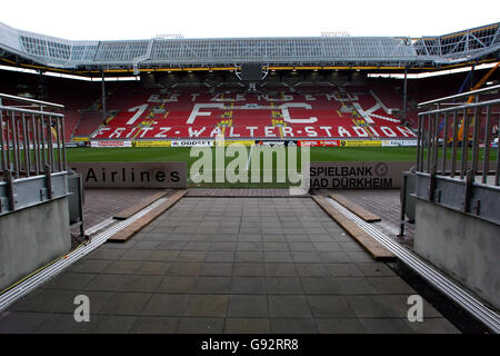 Fußball - FIFA Fußball-Weltmeisterschaft 2006 Stadien - Fritz Walter Stadion - Kaiserslautern. Gesamtansicht des Fritz-Walter-Stadions Stockfoto