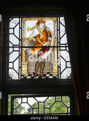 Viktorianische Glasfenster, entworfen von Charles Eamer Kempe bei Wightwick Manor Wolverhampton West Midlands England UK Stockfoto