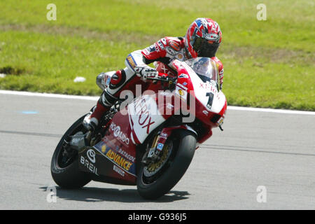 Motorradfahren - Corona Extra Superbike World Championship 2005 - Rennen - Marken Hatch. James Toseland Stockfoto