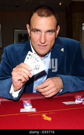 Ex-Fußballer wurde Schauspieler Vinnie Jones während des Vinnie Jones Celebrity Poker Tournament, in Hilfe der SPARKS Charity (Sport Aiding Medical Research for Kids), im Sportsman Casino, Central London, Mittwoch 18 Januar 2006. Vinnie ist zurück in Großbritannien, nachdem er für seine Rolle als 'Juggernaut' in X-Men 3 gedreht hat. DRÜCKEN Sie VERBANDSFOTO. Bildnachweis sollte lauten: Anthony Harvey/PA Stockfoto