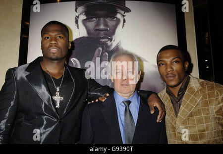 (L-R) Curtis '50 Cent' Jackson, Regisseur des Films Jim Sheridan und Co-Star Ashley Walters bei der UK-Premiere von 'Get Rich or die Tryin'', am Dienstag, den 17. Januar 2006 am Empire Leicester Square im Zentrum von London. Siehe PA Geschichte SHOWBIZ Rich. DRÜCKEN Sie VERBANDSFOTO. Bildnachweis sollte lauten: Yui Mok/PA Stockfoto