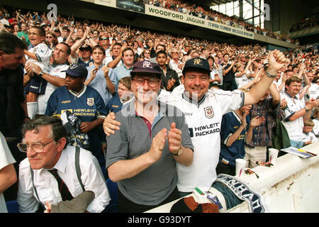 Fußball - FA Carling Premiership - Tottenham Hotspur gegen Sheffield Mittwoch. Tottenham Hotspur Fans Stockfoto