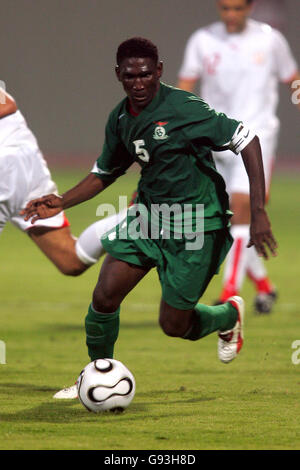 Fußball - Afrikanischer Fußballpokal 2006 - Gruppe C - Tunesien - Sambia - Harras El-Hedaud-Stadion. Elijah Tana, Sambia Stockfoto