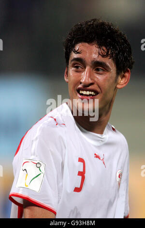 Fußball - Afrikanischer Fußballpokal 2006 - Gruppe C - Tunesien - Sambia - Harras El-Hedaud-Stadion. Karim Haggui, Tunesien Stockfoto