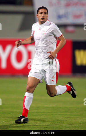 Fußball - Afrikanischer Fußballpokal 2006 - Gruppe C - Tunesien - Sambia - Harras El-Hedaud-Stadion. Hamed Namouchi, Tunesien Stockfoto