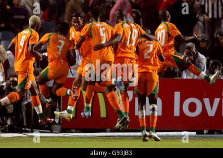 Fußball - Afrikanischer Fußballpokal 2006 - Gruppe A - Libyen - Elfenbeinküste - Internationales Stadion von Kairo. Didier Drogba von der Elfenbeinküste feiert das Tor Stockfoto