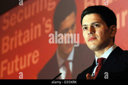 Der Minister der lokalen Regierung David Miliband spricht am Sonntag, den 12. Februar 2006, über die Abschlusssitzung der Konferenz der Labour Party zum Hundertjährigen Jahr in Blackpool. Siehe PA Geschichte POLITIK Labor. PRESSEVERBAND Foto. Bildnachweis sollte lauten: Stefan Rousseau/PA. Stockfoto