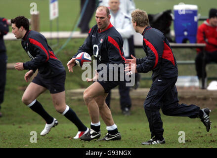 Englands Lawrence Dallaglio in Aktion während einer Trainingseinheit an der Loughborough University, Dienstag, den 24. Januar 2006. DRÜCKEN Sie VERBANDSFOTO. Bildnachweis sollte lauten: David Davies/PA. Stockfoto