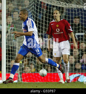 Steven Reid von Blackburn Rovers feiert sein Tor gegen Manchester United am Mittwoch, den 25. Januar 2006, im Halbfinale des Carling Cups in Old Trafford, Manchester. DRÜCKEN Sie VERBANDSFOTO. Bildnachweis sollte lauten: Martin Rickett/PA. Stockfoto