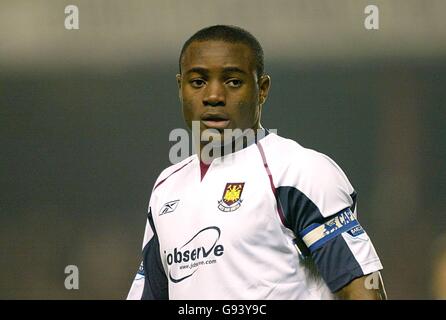 Fußball - FA Barclays Premiership - Arsenal gegen West Ham United - Highbury. Nigel REO-Coker von West Ham United Stockfoto