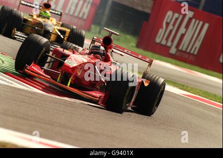 Formel-1-Motorsport - Großer Preis Von Italien - Qualifying Day. Heinz Harald Frentzen führt Ralf Schumacher im Qualifying an Stockfoto