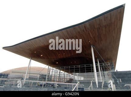 Eine allgemeine Ansicht des Gebäudes der New Welsh Assembly in Cardiff, wo die drei Kandidaten für die liberal-demokratische Führung am Montag, den 6. Februar 2006, Wales besuchen werden. Sir Menzies Campbell, Chris Huhne und Simon Hughes werden sich mit Parteimitgliedern und lokalen Politikern treffen, bevor sie heute Abend in Cardiff ankommen. Siehe PA Geschichte WALES Hustings. DRÜCKEN Sie VERBANDSFOTO. Bildnachweis sollte lauten: David Jones/PA Stockfoto