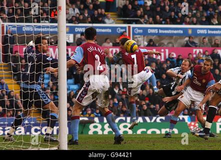 Fußball - FA Barclays Premiership - Aston Villa V Newcastle United - Villa Park Stockfoto