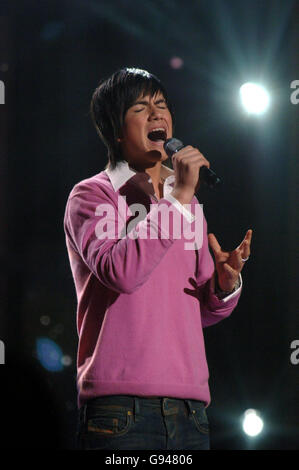 Richard Fleeshman tritt beim Finale von Soapstar Superstar Live am Samstag, 14. Januar 2006 im Granada Television Studio in Manchester auf. DRÜCKEN Sie VERBANDSFOTO. Foto Kredit sollte lauten: Steve Parsons/PA. Stockfoto