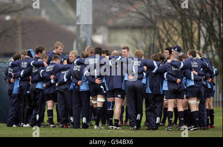 Schottlands Rugby-Union-Team während einer Trainingseinheit in Murrayfield, Edinburgh, Dienstag, den 7. Februar 2006, vor ihrem RBS 6 Nations-Spiel gegen Wales am Sonntag. DRÜCKEN Sie VERBANDSFOTO. Bildnachweis sollte lauten: Steve Welsh/PA. Stockfoto