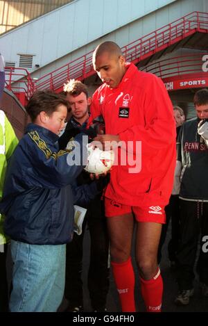 Fußball - FA Carling Premiership - Pierre Van Hooijdonk kehrt zu Nottingham Forest Stockfoto