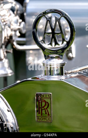 AA-Abzeichen auf der Vorderseite von einem Rolls-Royce Silver Ghost Stockfoto