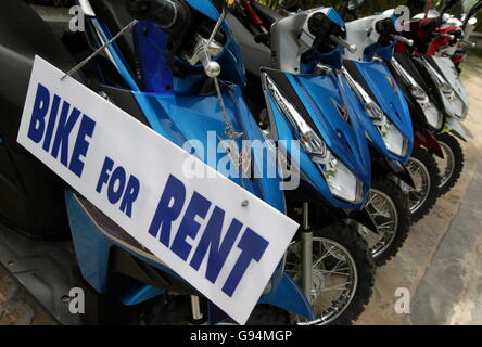 ein Motorrad mieten Shop am Mae Hut Bay Strand auf Koh Tao Insel im Golf von Thailand im Südosten von Thailand im Süden Stockfoto