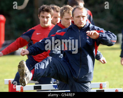 Englands Matt Dawson während einer Trainingseinheit im Pennyhill Park, Bagshot, Dienstag, 21. Februar 2006, vor ihrem RBS 6 Nations Spiel gegen Schottland am Samstag. DRÜCKEN Sie VERBANDSFOTO. Bildnachweis sollte lauten: Sean Dempsey/PA. Stockfoto