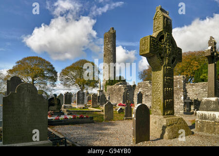 Die Muiredach hohe Kreuz und Rundturm, Monasterboice, Drogheda, County Louth, Irland Stockfoto