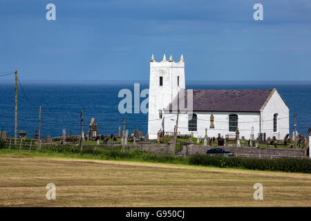 Ballintoy Pfarrkirche ist die Hauptkirche der Church of Ireland von der kleinen Stadt von Ballintoy, County Antrim, Nordirland. Stockfoto