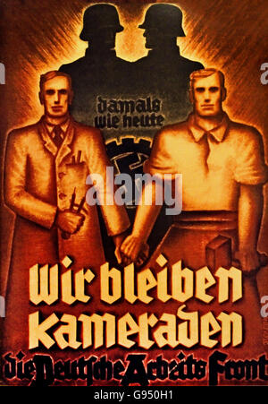 Historisches Nazi-Propagandaposter für die Deutsche Arbeitsfront mit dem Text „Wir bleiben Kameraden - die Deutsche Arbeitsfront“ mit Silhouetten eines Arbeiters, eines Intellektuellen und eines Frontsoldaten, Nazideutschland. - Wir Bleiben Kameraden - Wir Bleiben Kameraden Poster der Deutschen Arbeitsfront (DAF) 1933 Berlin Nazideutschland Stockfoto